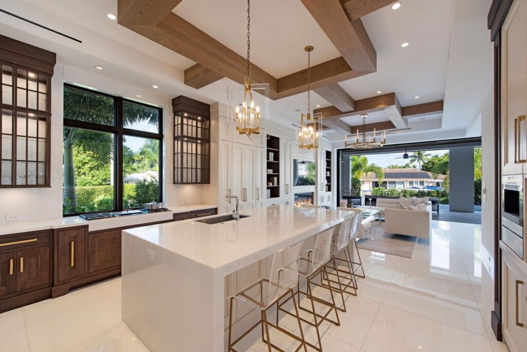 Forrest Lane Residence is a luxurious Florida Mansion now available for sale; this home located in prestigious Aqualane Shores, Naples, Florida offers 5 bedrooms and 7 bathrooms.