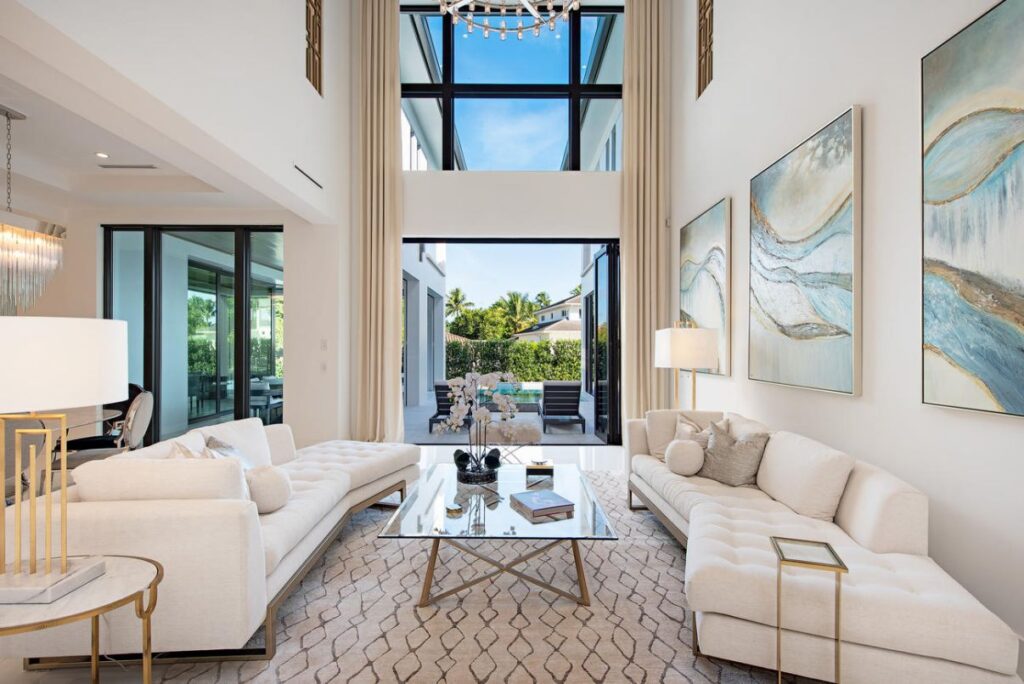 Forrest Lane Residence is a luxurious Florida Mansion now available for sale; this home located in prestigious Aqualane Shores, Naples, Florida offers 5 bedrooms and 7 bathrooms.