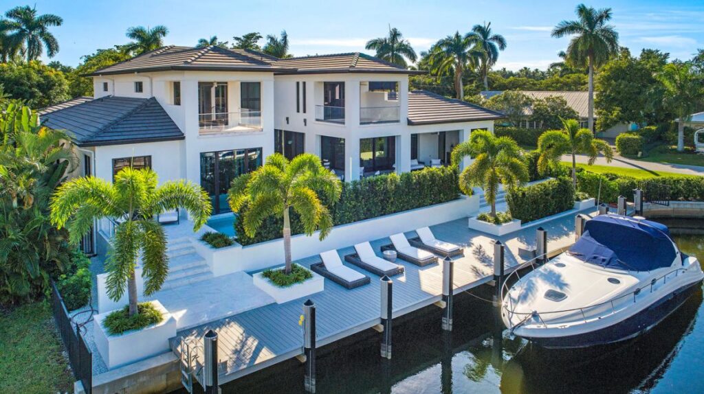 Forrest Lane Residence is a luxurious Florida Mansion now available for sale; this home located in prestigious Aqualane Shores, Naples, Florida offers 5 bedrooms and 7 bathrooms.