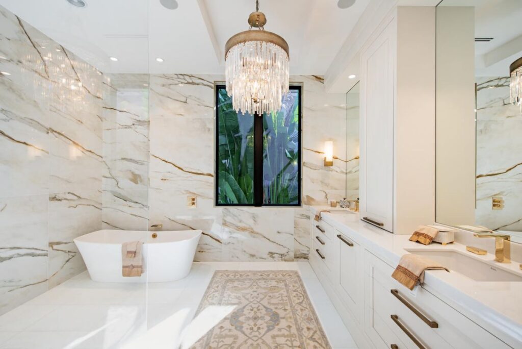 Forrest Lane Residence is a luxurious Florida Mansion now available for sale; this home located in prestigious Aqualane Shores, Naples, Florida offers 5 bedrooms and 7 bathrooms.