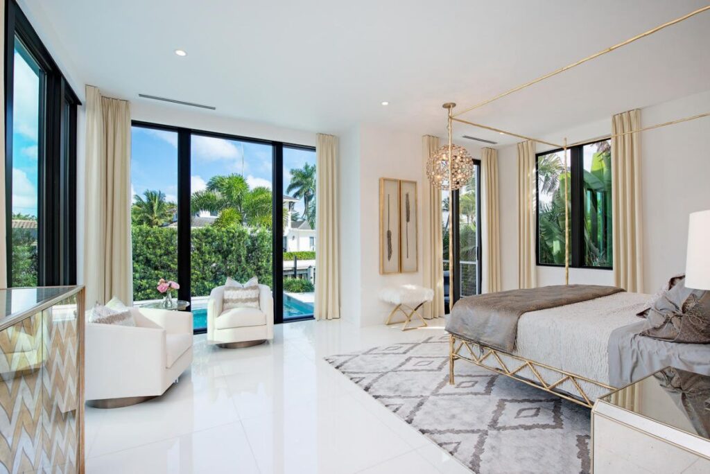 Forrest Lane Residence is a luxurious Florida Mansion now available for sale; this home located in prestigious Aqualane Shores, Naples, Florida offers 5 bedrooms and 7 bathrooms.