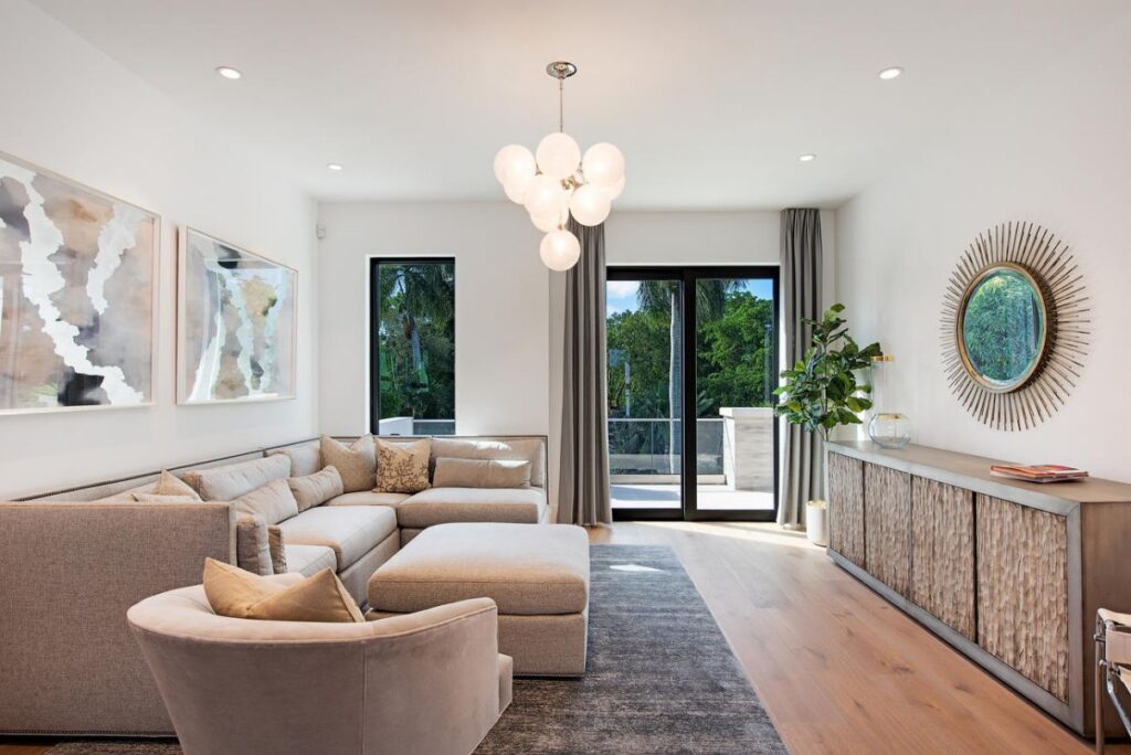 Forrest Lane Residence is a luxurious Florida Mansion now available for sale; this home located in prestigious Aqualane Shores, Naples, Florida offers 5 bedrooms and 7 bathrooms.