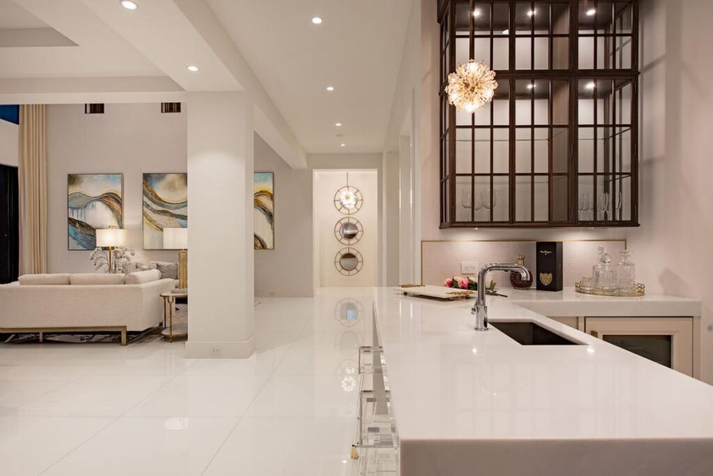 Forrest Lane Residence is a luxurious Florida Mansion now available for sale; this home located in prestigious Aqualane Shores, Naples, Florida offers 5 bedrooms and 7 bathrooms.
