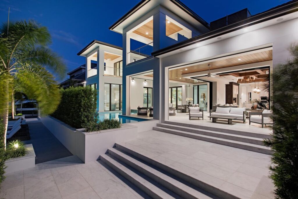 Forrest Lane Residence is a luxurious Florida Mansion now available for sale; this home located in prestigious Aqualane Shores, Naples, Florida offers 5 bedrooms and 7 bathrooms.