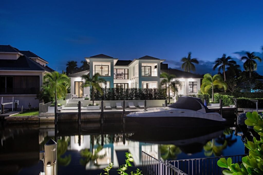 Forrest Lane Residence is a luxurious Florida Mansion now available for sale; this home located in prestigious Aqualane Shores, Naples, Florida offers 5 bedrooms and 7 bathrooms.