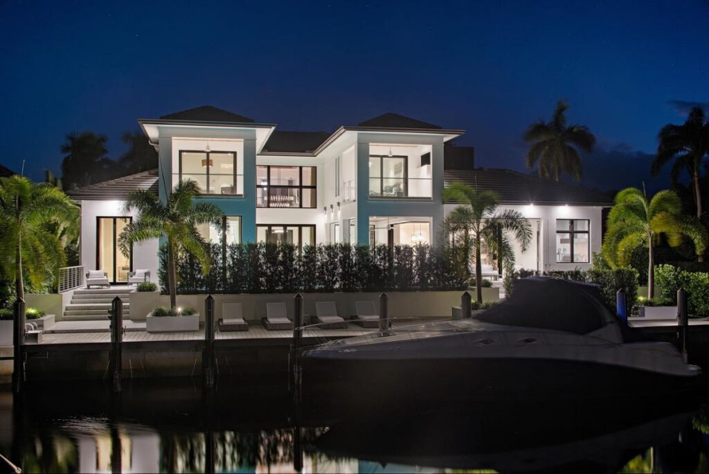 Forrest Lane Residence is a luxurious Florida Mansion now available for sale; this home located in prestigious Aqualane Shores, Naples, Florida offers 5 bedrooms and 7 bathrooms.