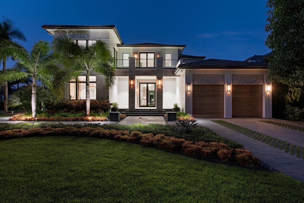 Forrest Lane Residence is a luxurious Florida Mansion now available for sale; this home located in prestigious Aqualane Shores, Naples, Florida offers 5 bedrooms and 7 bathrooms.