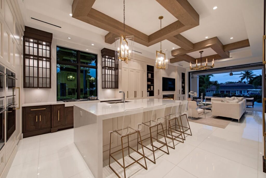 Forrest Lane Residence is a luxurious Florida Mansion now available for sale; this home located in prestigious Aqualane Shores, Naples, Florida offers 5 bedrooms and 7 bathrooms.