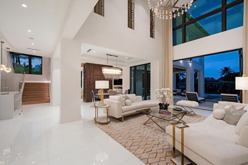 Forrest Lane Residence is a luxurious Florida Mansion now available for sale; this home located in prestigious Aqualane Shores, Naples, Florida offers 5 bedrooms and 7 bathrooms.