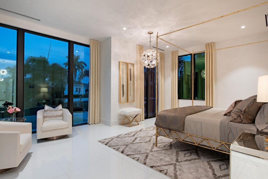Forrest Lane Residence is a luxurious Florida Mansion now available for sale; this home located in prestigious Aqualane Shores, Naples, Florida offers 5 bedrooms and 7 bathrooms.