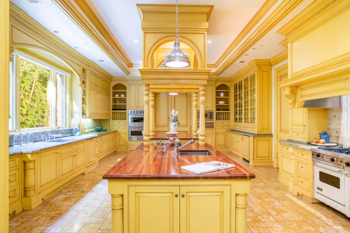 Grand Traditional Estate in Brentwood Park Los Angeles for Sale 15