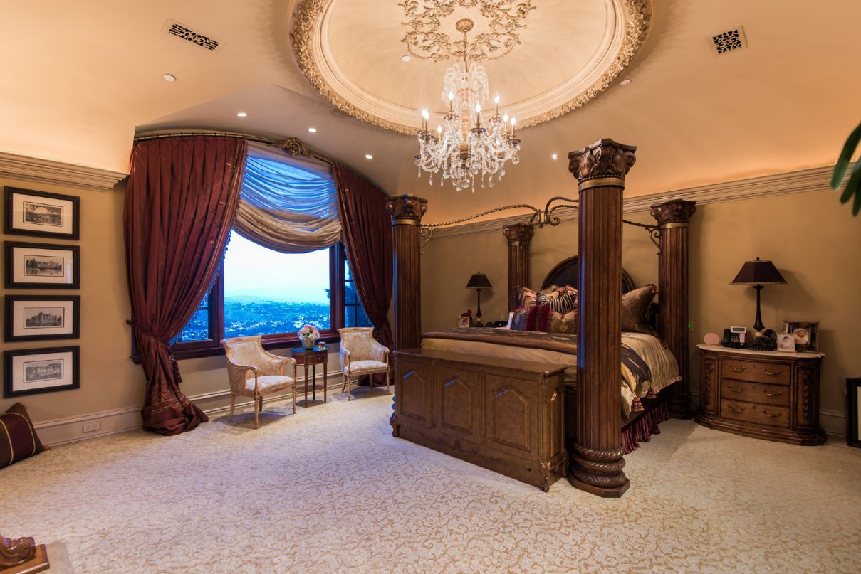 Spectacular Classic French Chateau in Calabasas CA for Sale 37