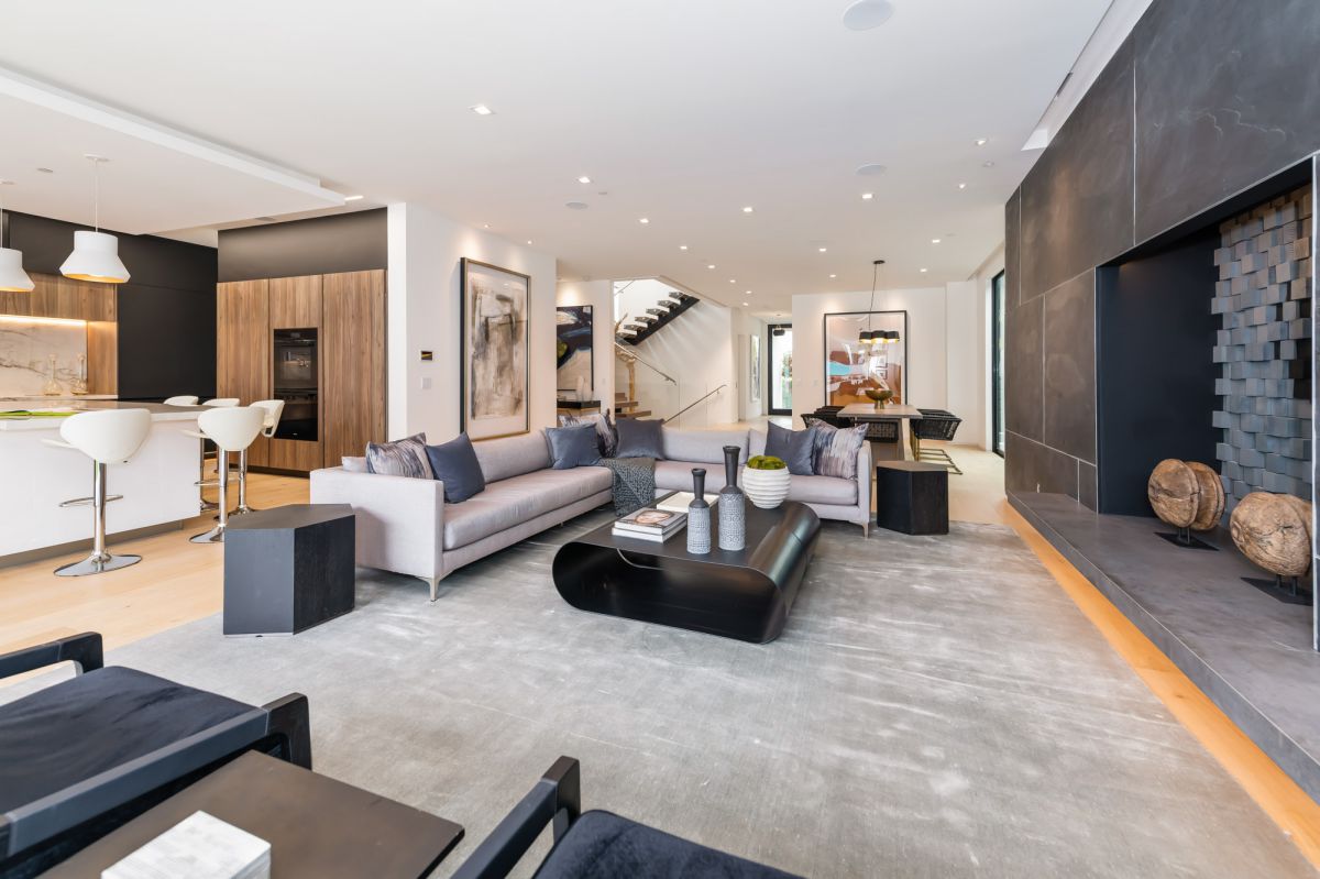 A Jaw Dropping Modern Residence in Los Angeles hits Market for 6.4 Million 29