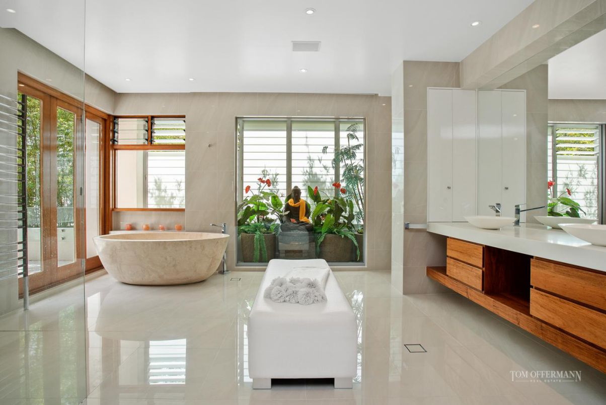 Allambi Rise Residence in Noosa Heads Australia by John Sayers Productions 18