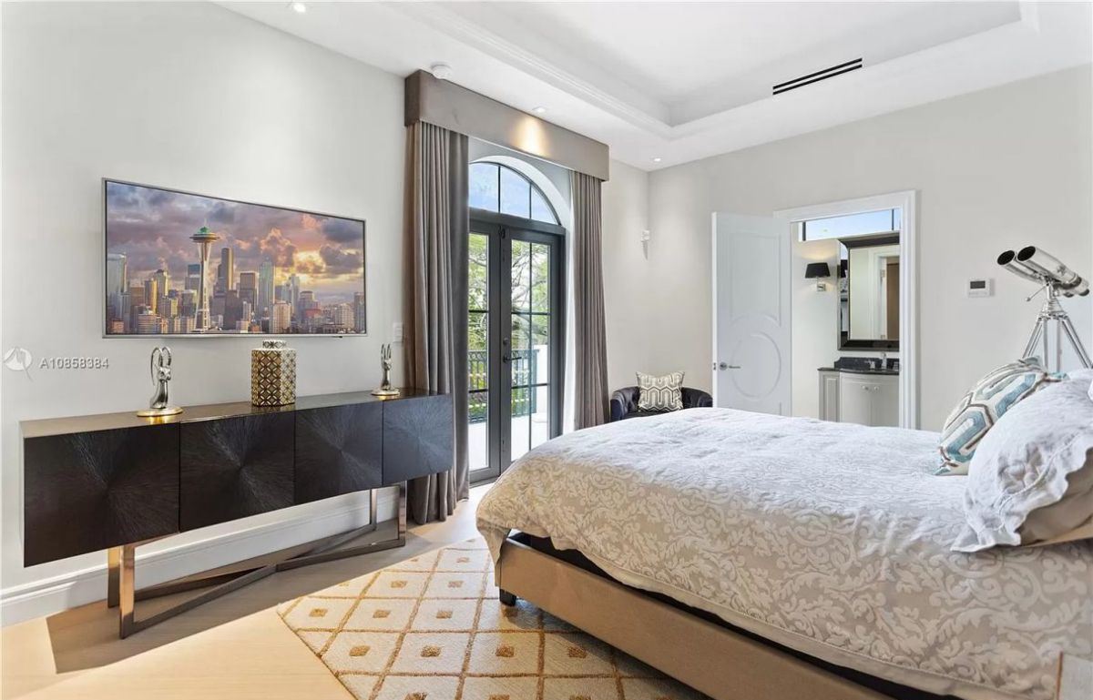 Bedroom wallpaper ideas aren't your only option if you want to add a distinctive punch of pattern to your home. Flooring with patterns is a flexible choice. For many years, the plain carpet was the preferred type, but lately, patterned carpet is making a comeback in hues that are now in style. Classic designs and motifs, such as tartans and plaids, are making a comeback in this space and adding to the cozy, warm atmosphere.