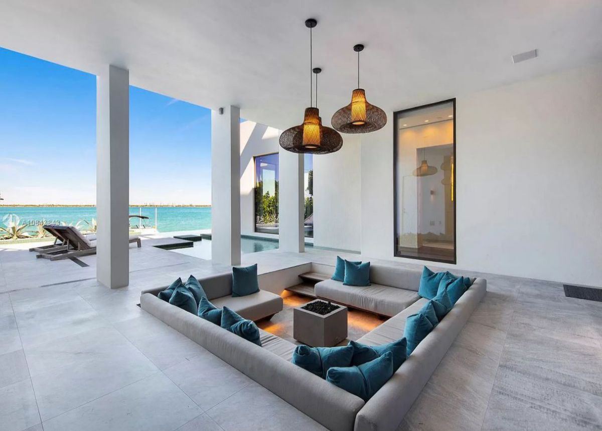 Marvelous Venetian Waterfront Home in Miami Beach 7