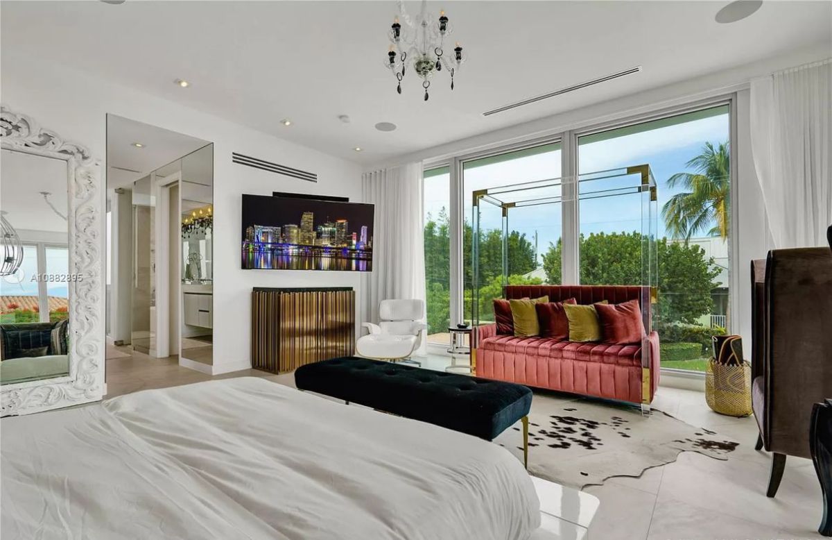 Mashta Drive Modern Home in Key Biscayne 12