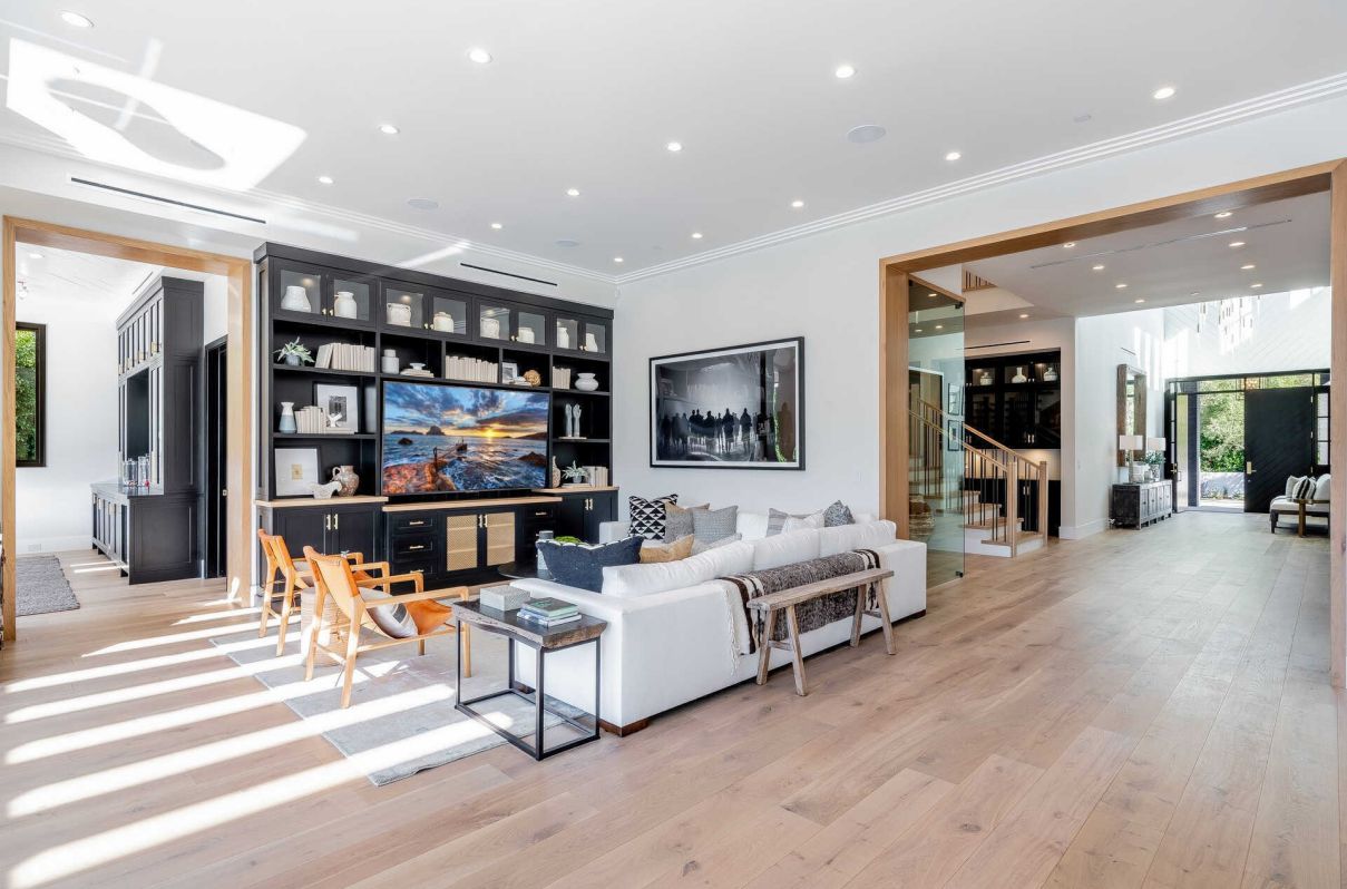 New Construction Modern Farmhouse in Encino 25