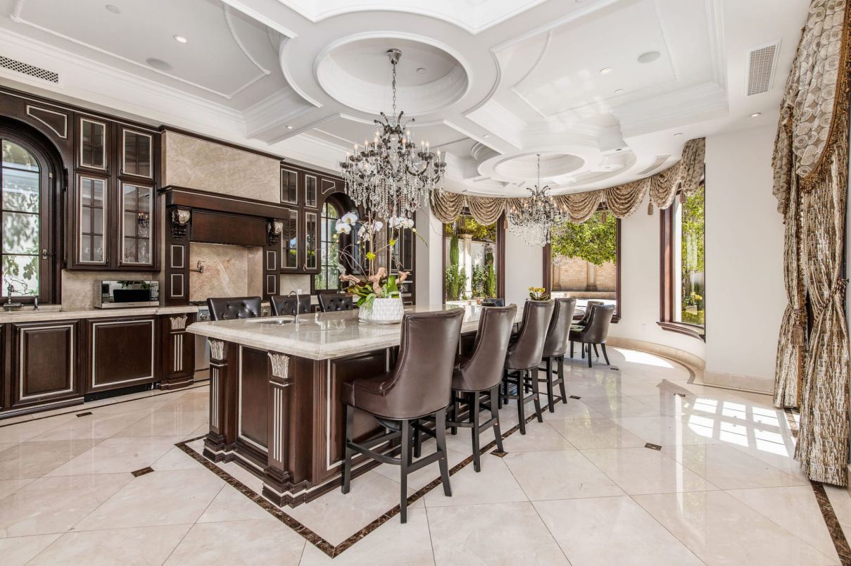 Stone Canyon Classic Mansion in Los Angeles 32