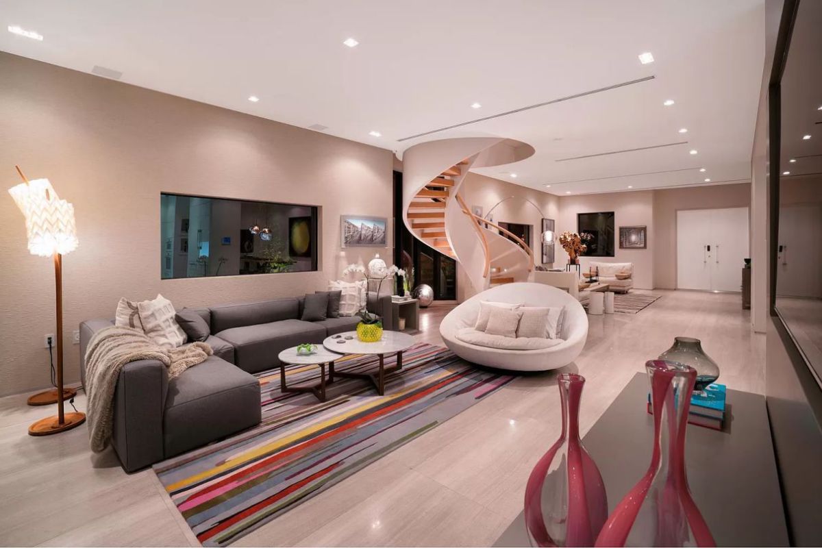 Tropically Designed Rivo Alto Modren Home in Miami Beach 11