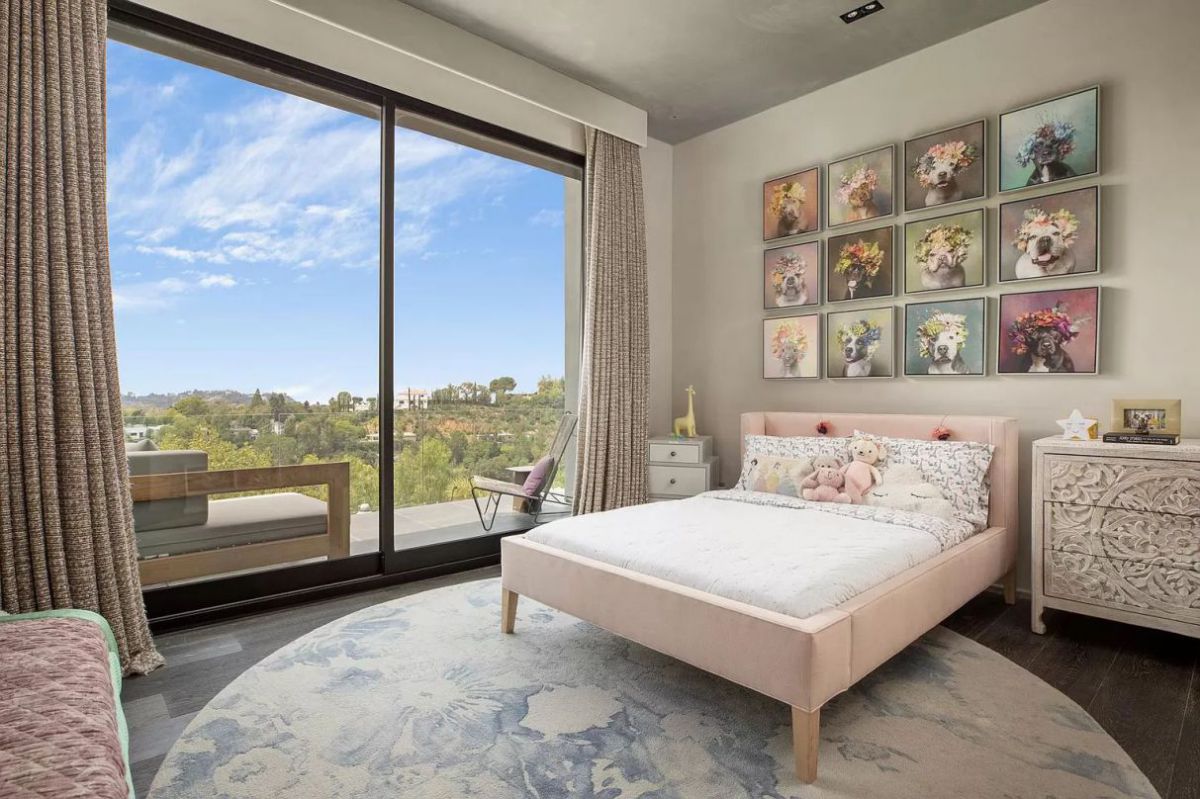 XTEN Architecture created an Iconic Property in Los Angeles with Great Room captures all best views to Los Angeles Down Town