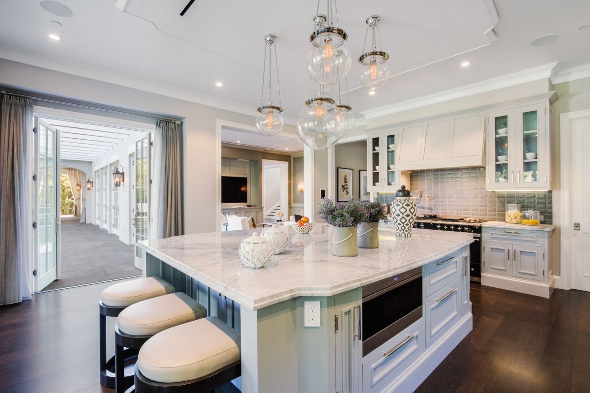 Brentwood Park Traditional Home in Los Angeles 23
