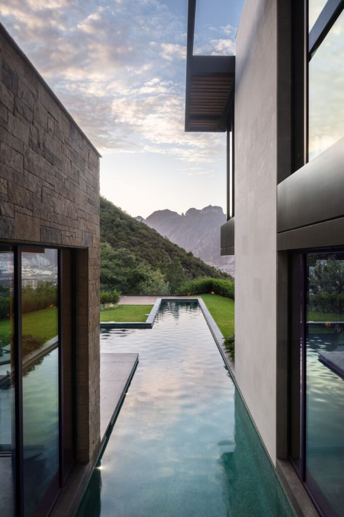 Casa LV House in Austin, Texas by Bernardo Pozas Residential Design