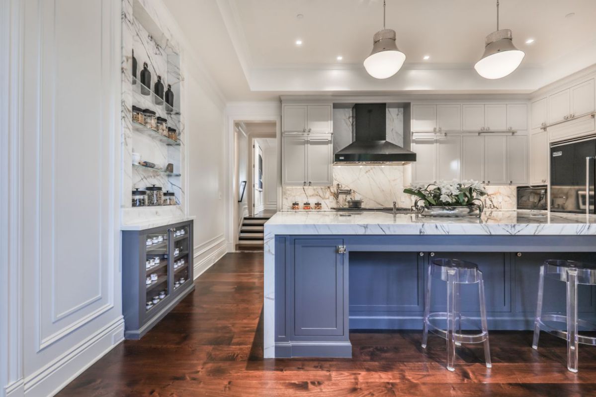 Georgian Traditional Home for Sale in Beverly Hills 18