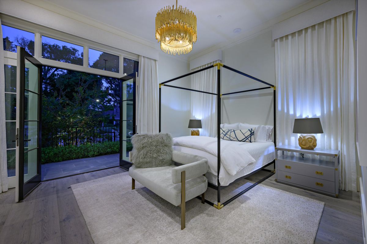 Georgian Transitional Home in Beverly Hills hits Market 23