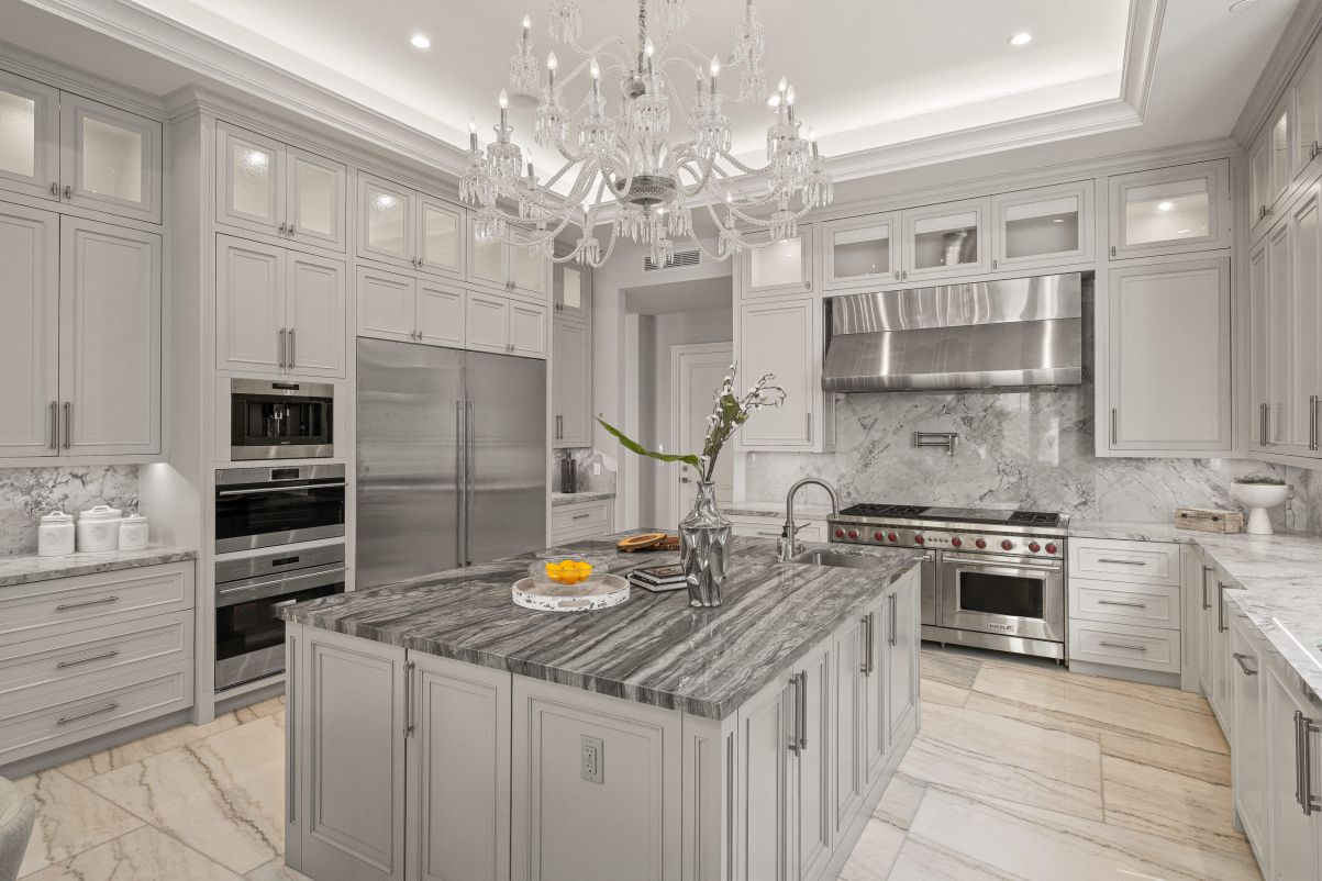 Roscomare Traditional Estate in Los Angeles for Sale 17