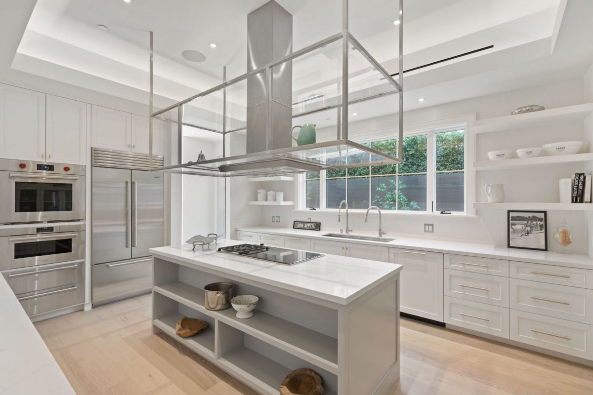 Sophisticated Pacific Palisades New Masterpiece for Sale 33