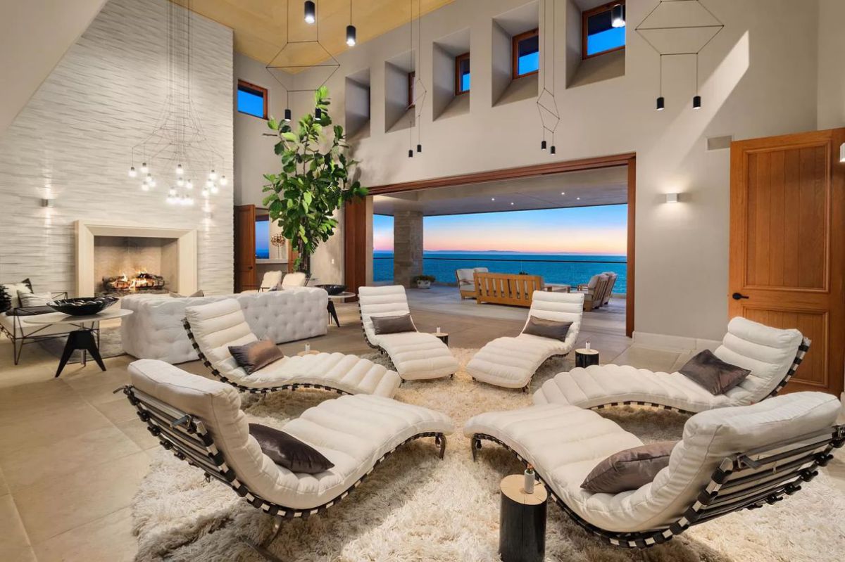Clean and Spacious Great Room is masterful designed by talent Architect Paul McClean