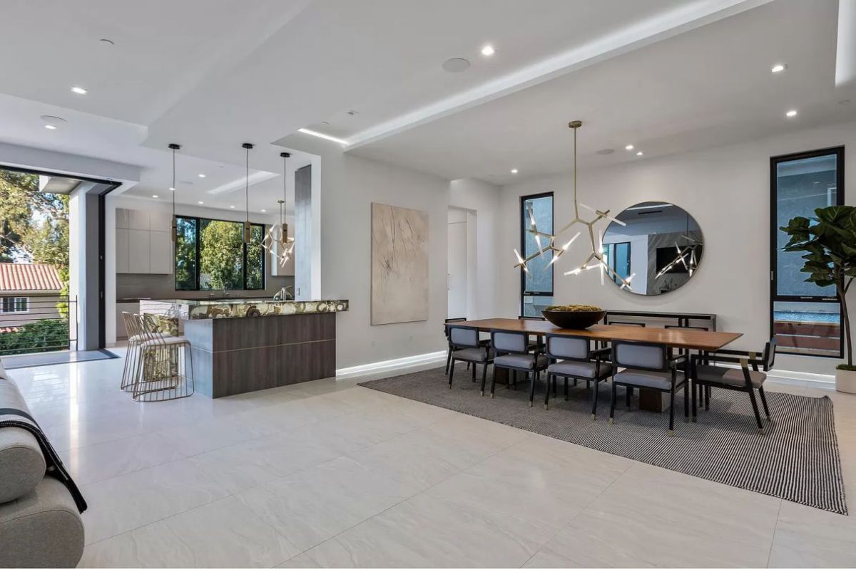 Stunning Luxury Homes For Sale In Manhattan image