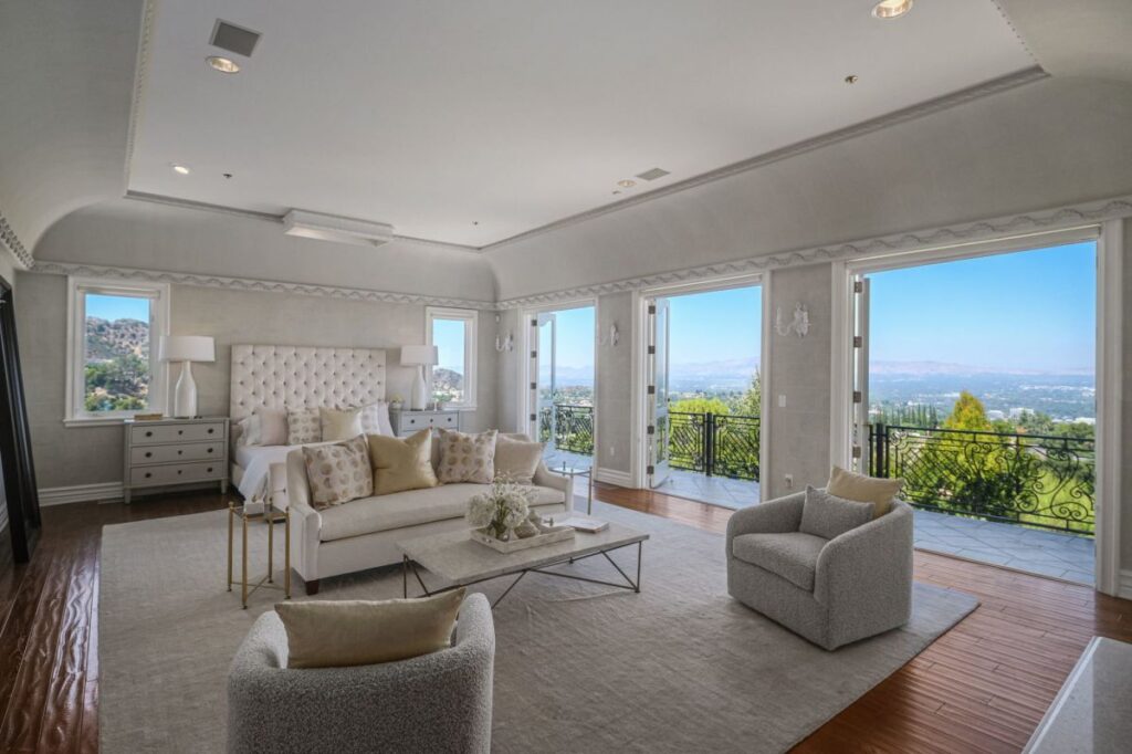 Stunning Italian inspired Encino Home for Sale 17
