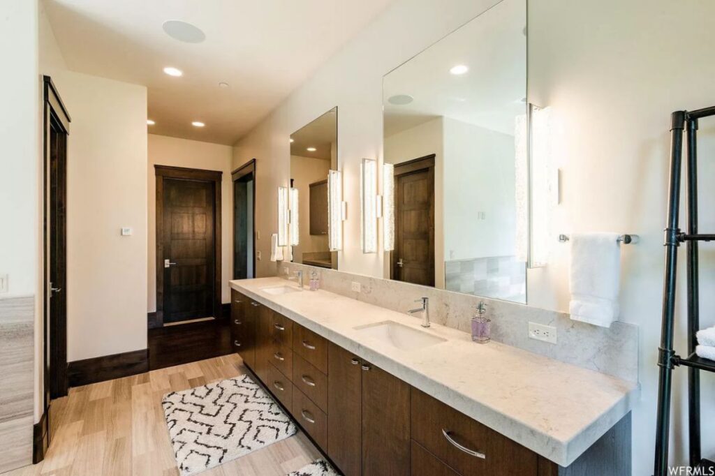 A Lovely Mountain Contemporary House in Utah for Sale