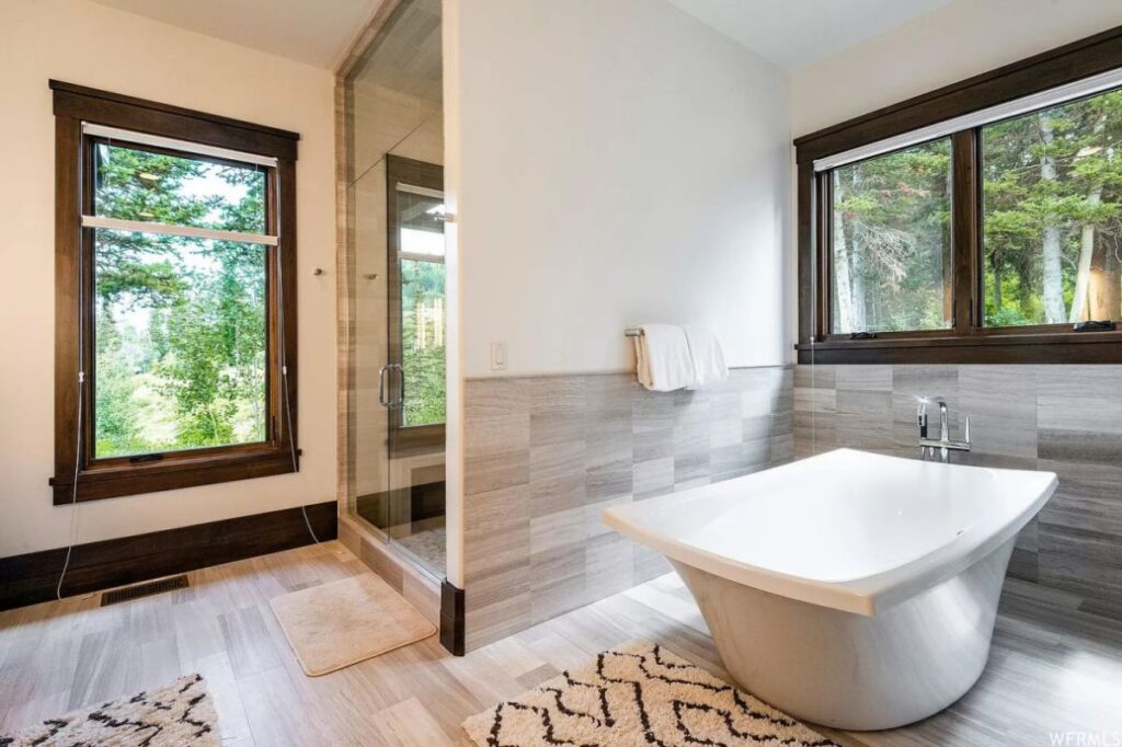 A Lovely Mountain Contemporary House in Utah for Sale