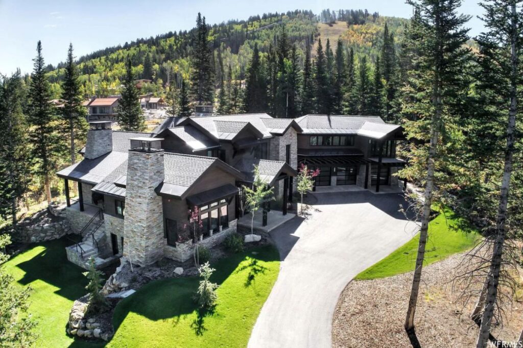 A Lovely Mountain Contemporary House in Utah for Sale