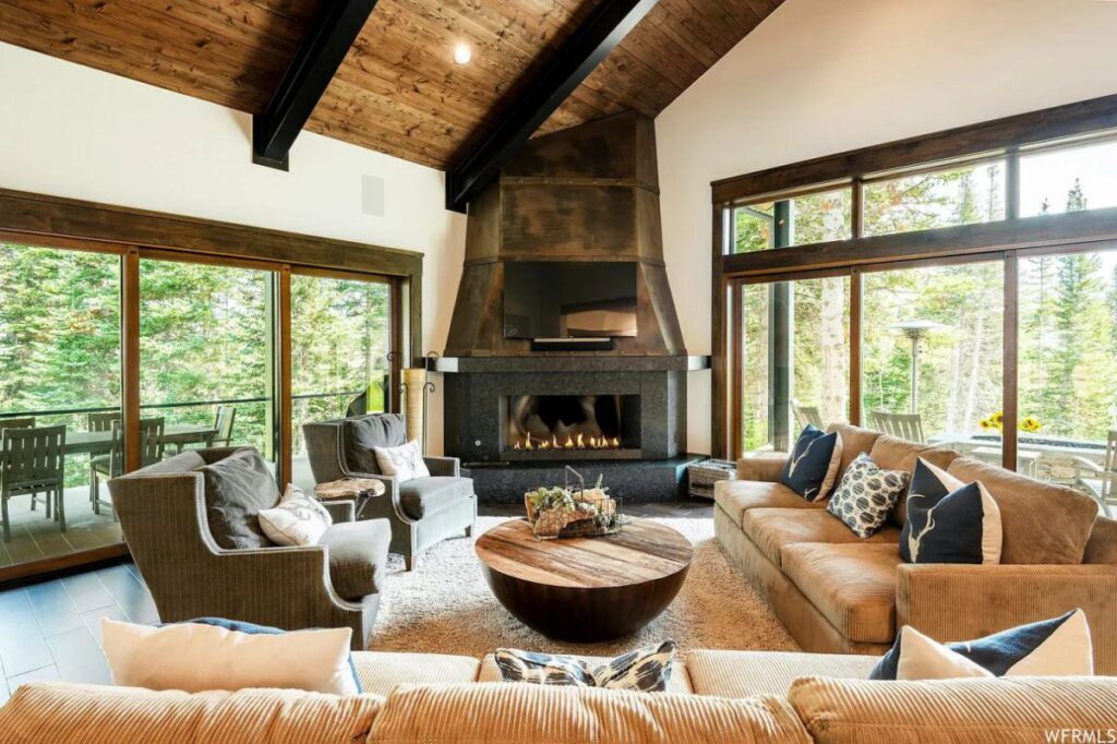 A Lovely Mountain Contemporary House in Utah for Sale