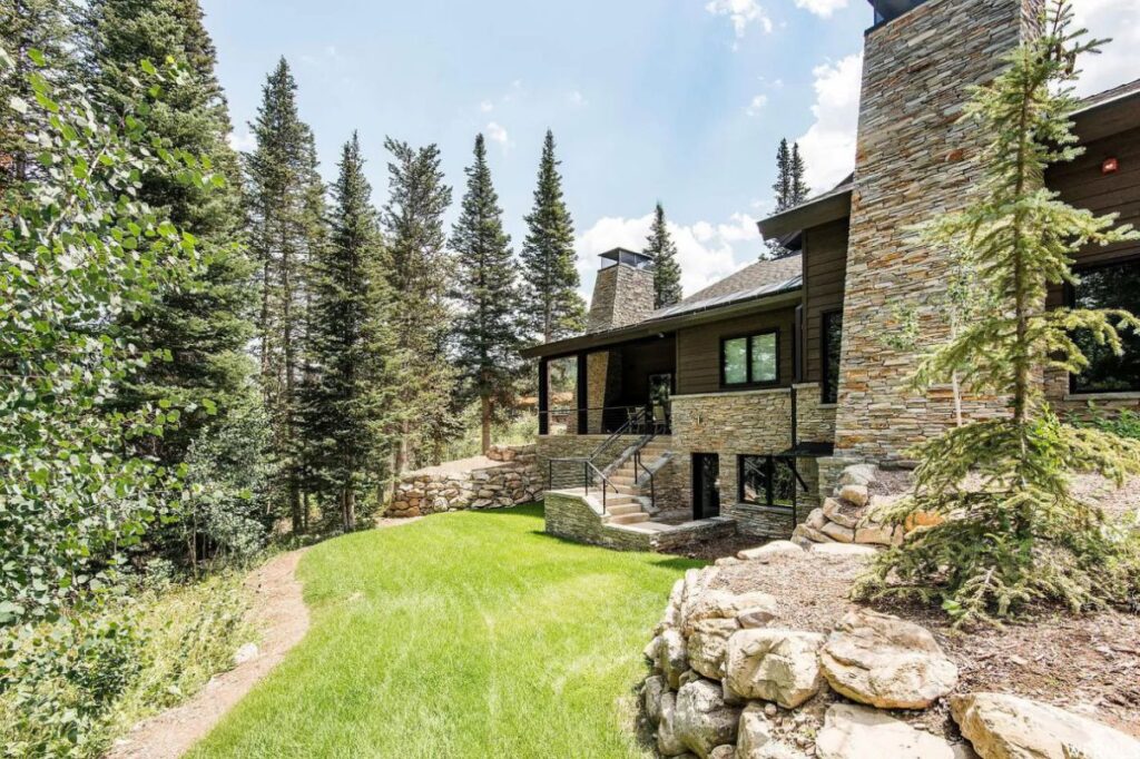 A Lovely Mountain Contemporary House in Utah for Sale
