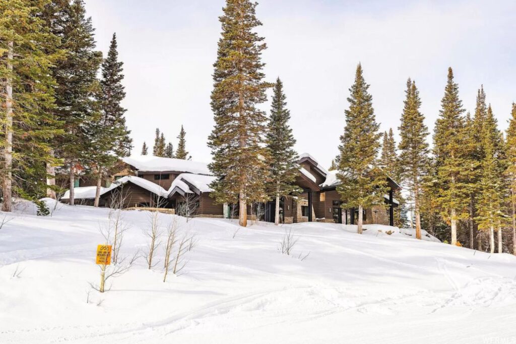 A Lovely Mountain Contemporary House in Utah for Sale