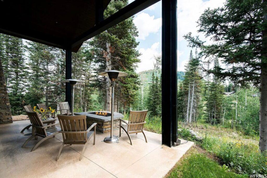 A Lovely Mountain Contemporary House in Utah for Sale