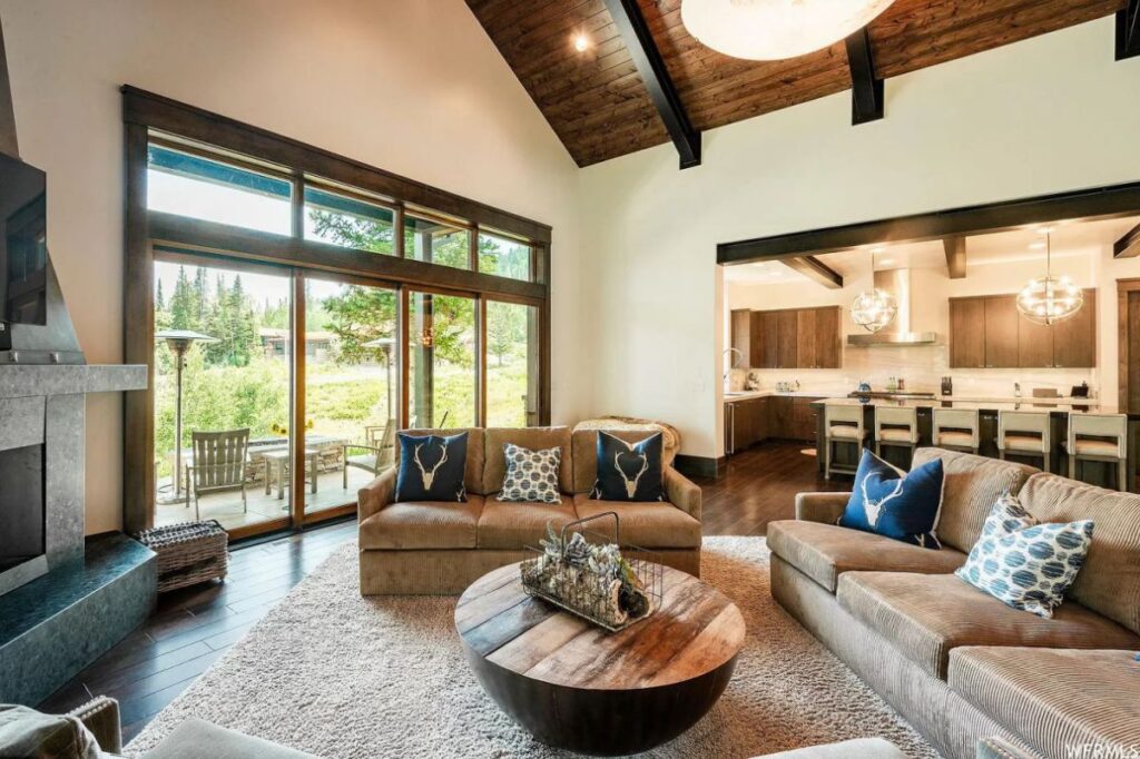 A Lovely Mountain Contemporary House in Utah for Sale