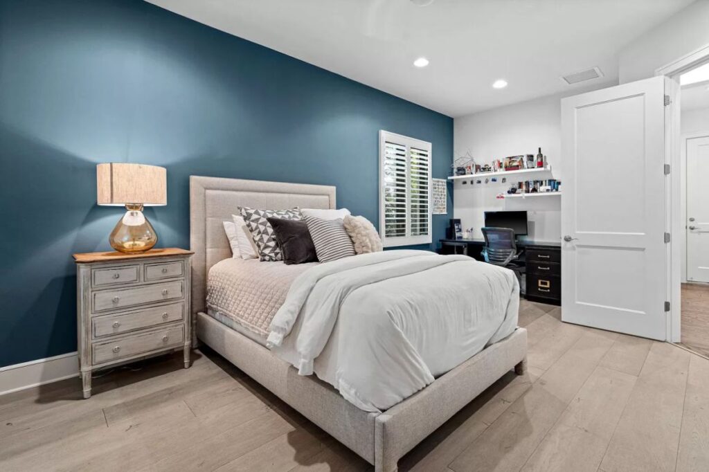 Gorgeous Waterfront Home in Palm Beach for Sale