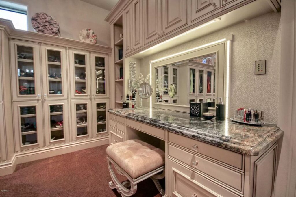 Paradise Valley Home for Sale Offers 25,000 SF of Luxury