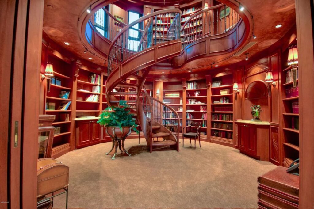 Paradise Valley Home for Sale Offers 25,000 SF of Luxury