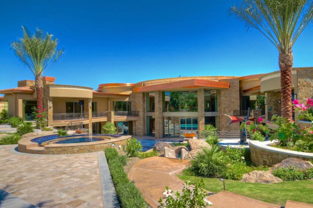 Paradise Valley Home for Sale Offers 25,000 SF of Luxury
