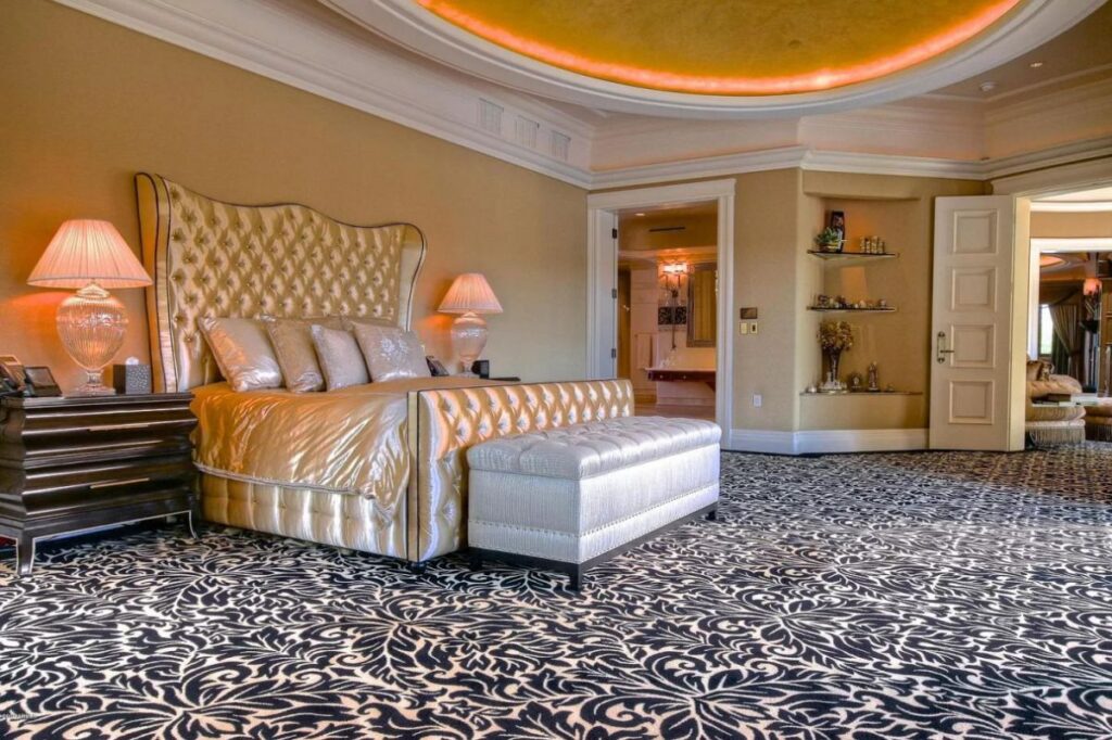 Paradise Valley Home for Sale Offers 25,000 SF of Luxury