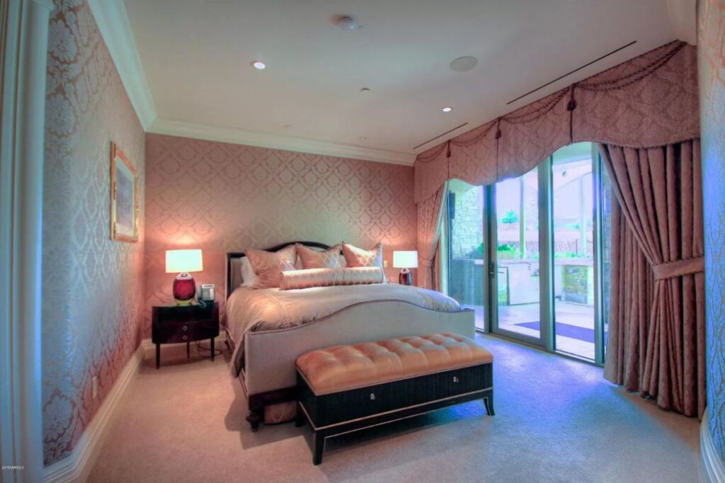 Paradise Valley Home for Sale Offers 25,000 SF of Luxury