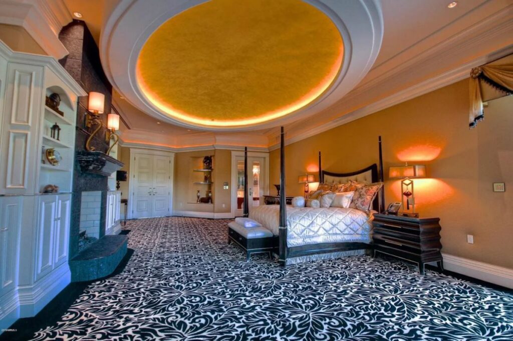Paradise Valley Home for Sale Offers 25,000 SF of Luxury