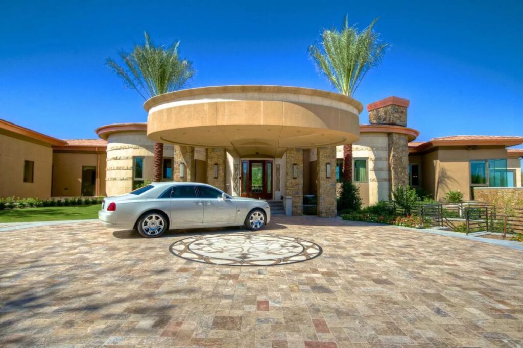 Paradise Valley Home for Sale Offers 25,000 SF of Luxury
